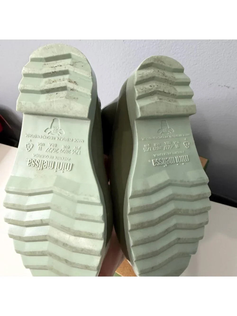 MINI MELISSA light green rain boots w/ camo liner size 11 youth